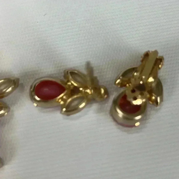 D&E Juliana White Milk Glass Navette Pastel Rhinestone Floral Brooch Earring Set - Picture 4 of 5